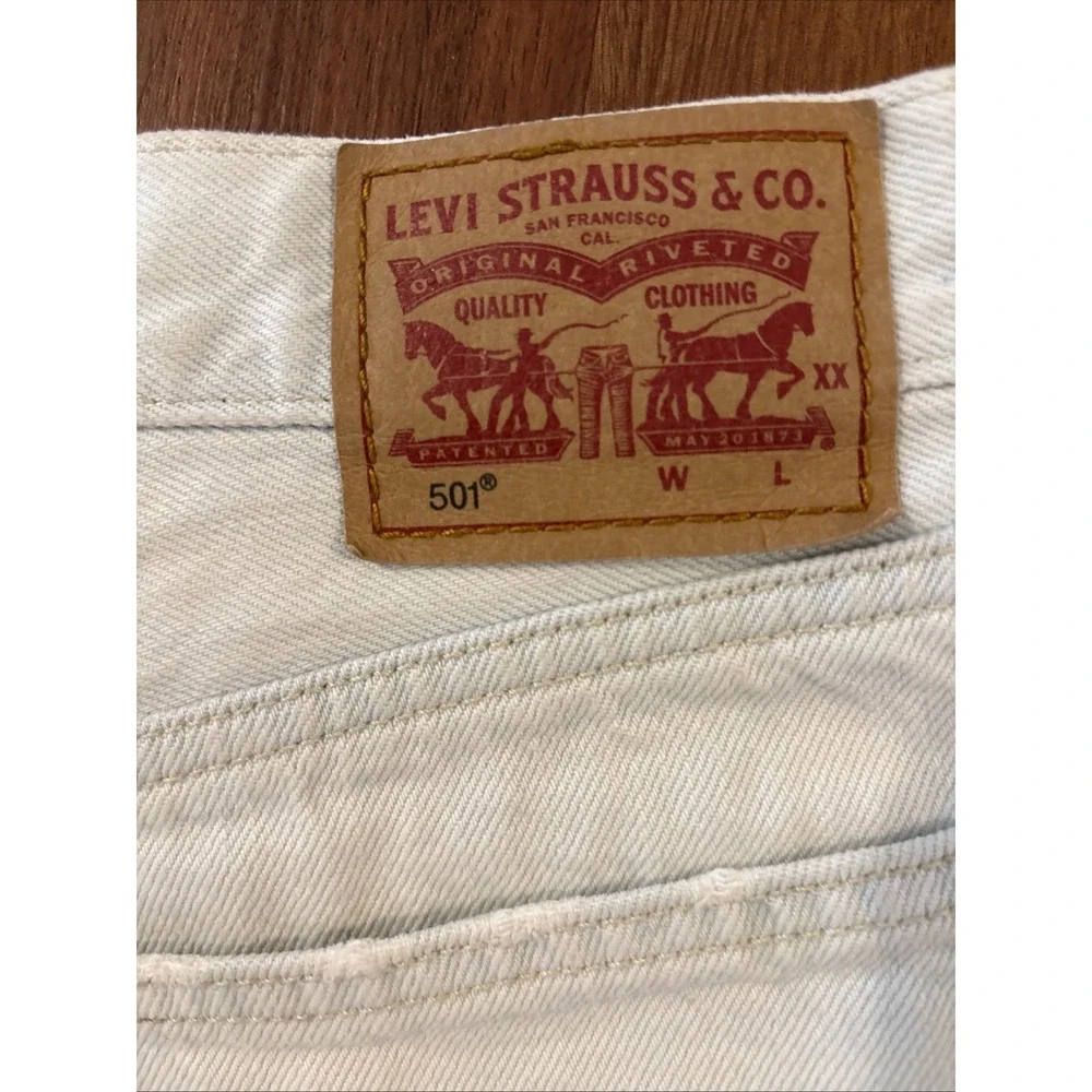 Levi's 501 Women's Blue Light Wash Denim Cut-Off Shorts Size 28 Regular - Picture 8 of 8